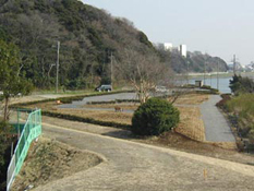 里見公園下の広場