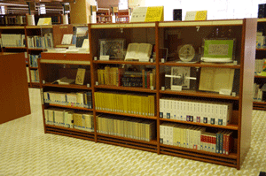 特別コレクション渡邊二郎書架