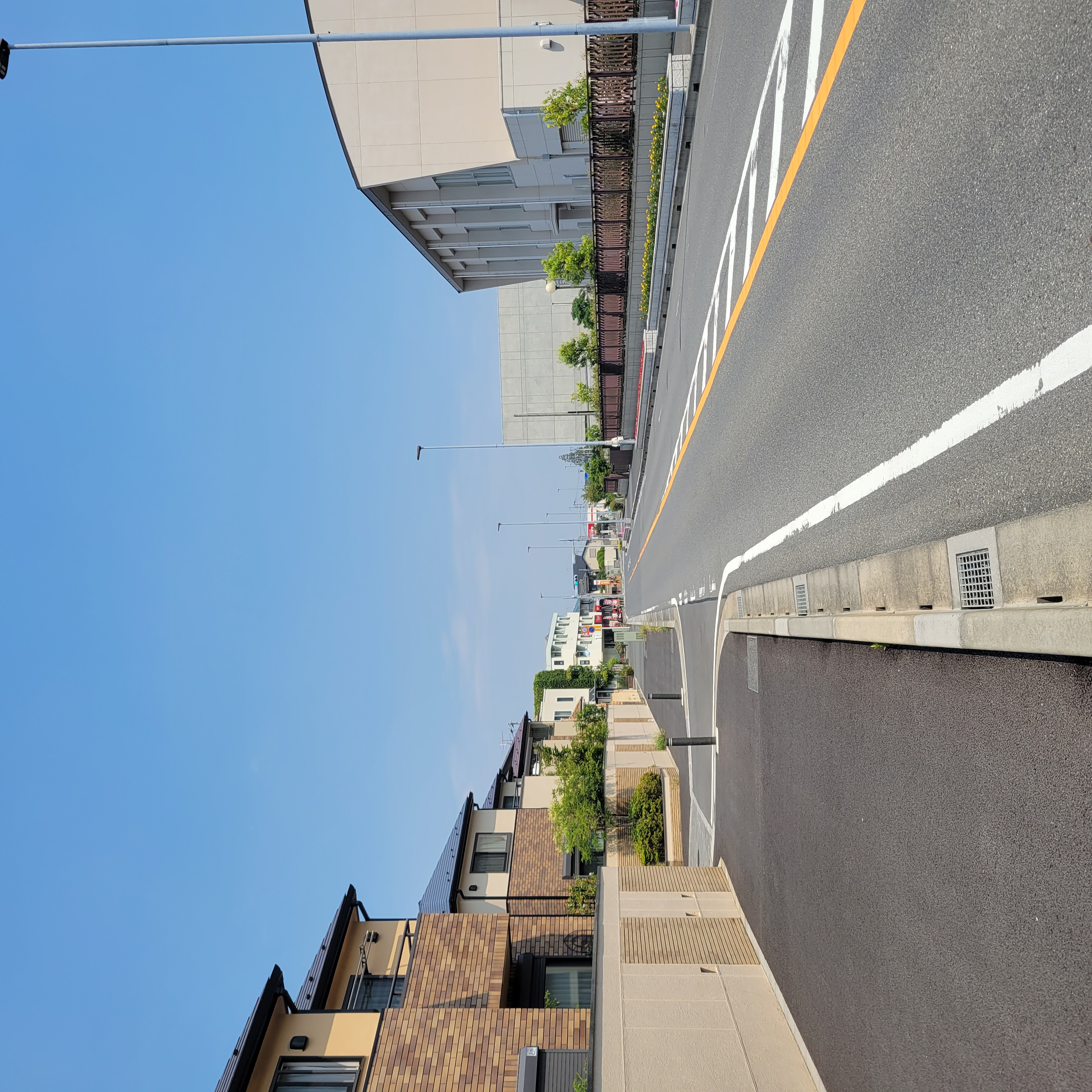 無電柱化整備された道路の写真1