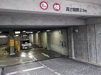 地下駐車場入口(写真画像)