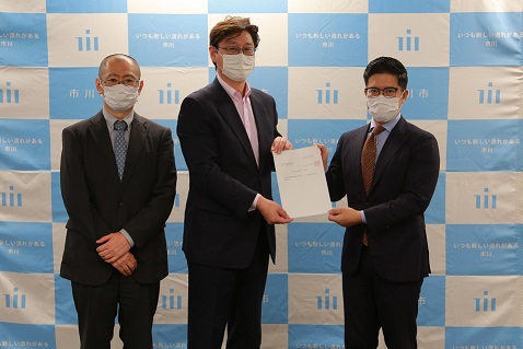 市川市総合計画審議会へ諮問の様子