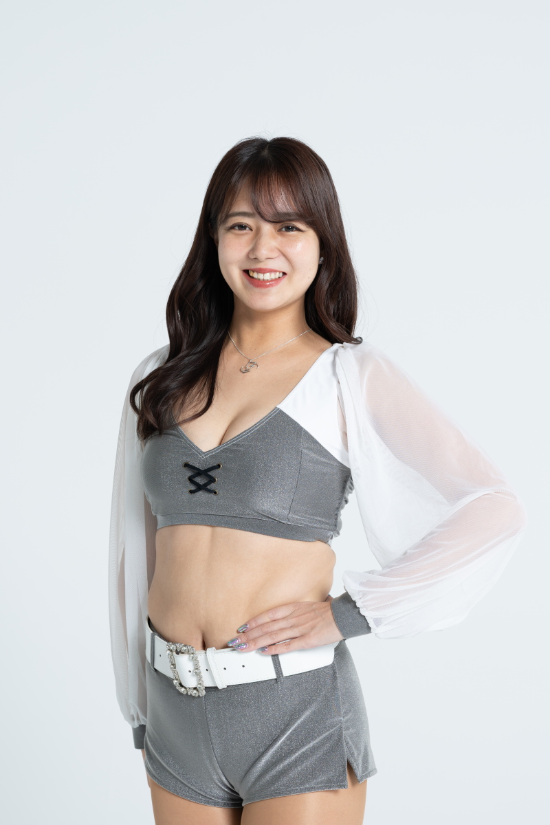 写真：チアリーダーのANNAさん