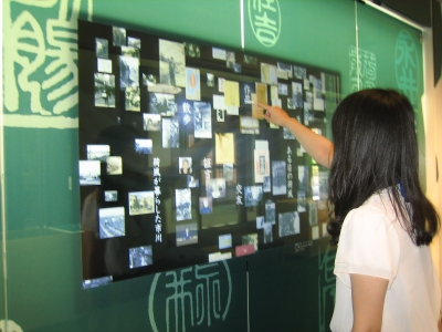 小説コーナー タッチパネルの画像