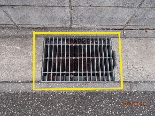 ［鋼製の道路蓋（格子状）の例］の画像