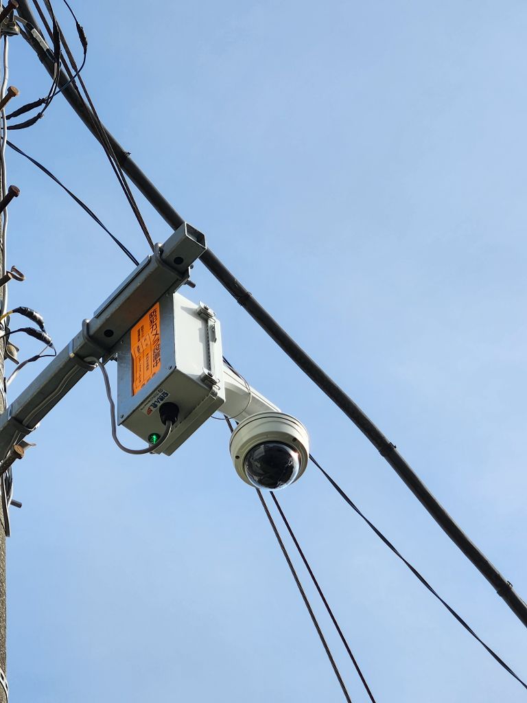 設置された街頭防犯カメラ(拡大写真)の画像