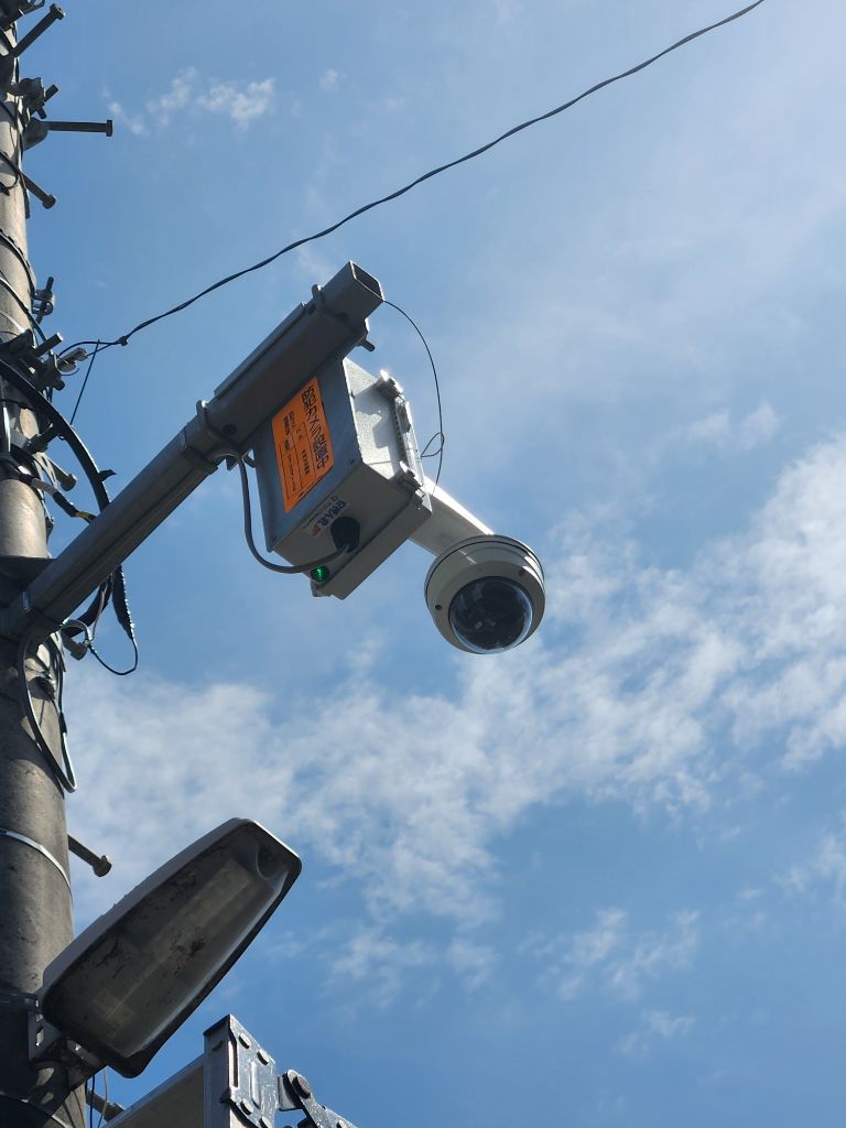 設置された街頭防犯カメラ(拡大写真)の画像