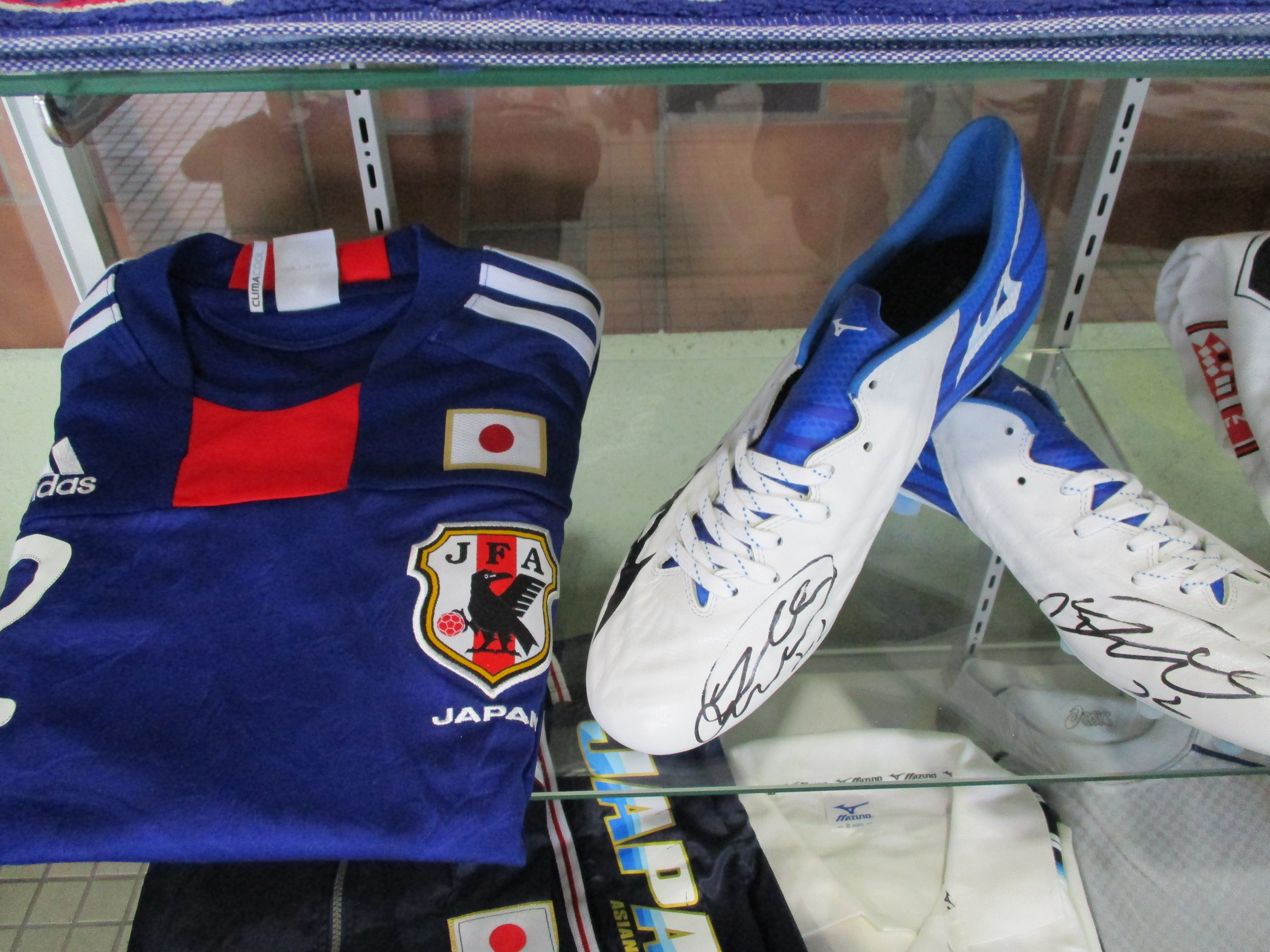 阿部勇樹選手記念品展示の画像2