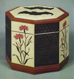 蝙蝠蒔絵八角飾箱の画像