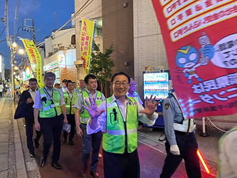 （写真）練り歩きの様子