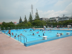 写真：駅前公園　プール
