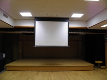 多目的ホールステージの画像