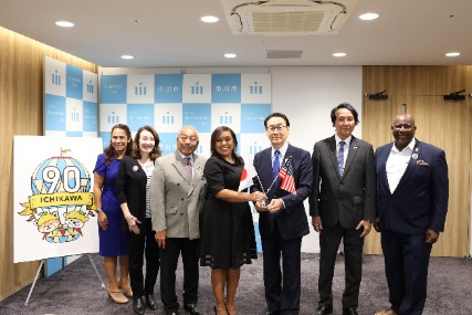 写真：表敬訪問での集合写真