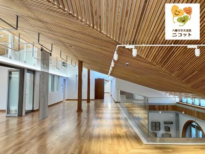 写真：市川市八幡市民交流館　館内