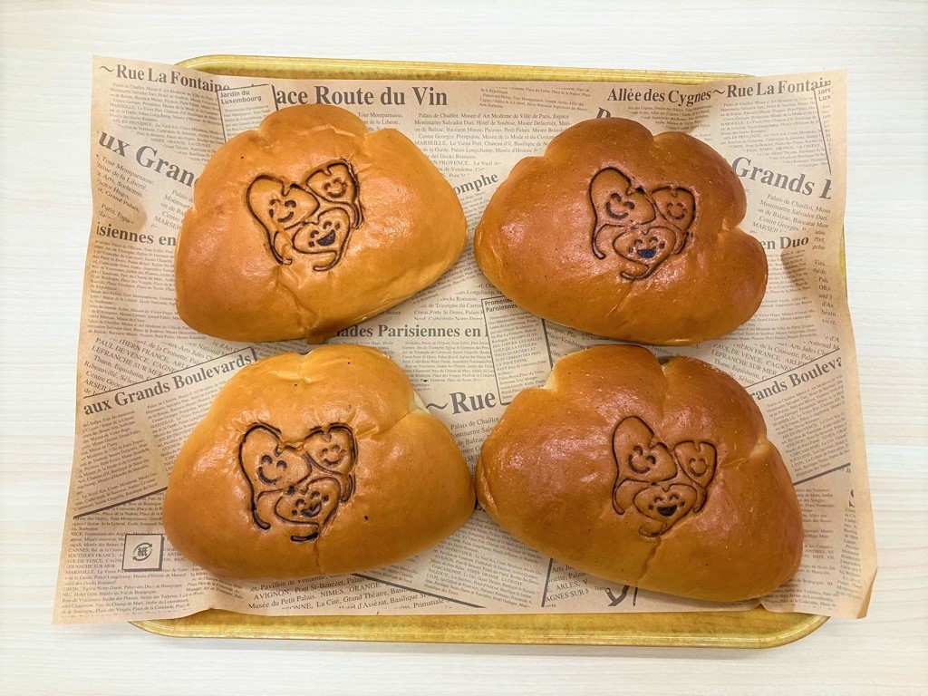 写真：かわいい焼き印入りのパン