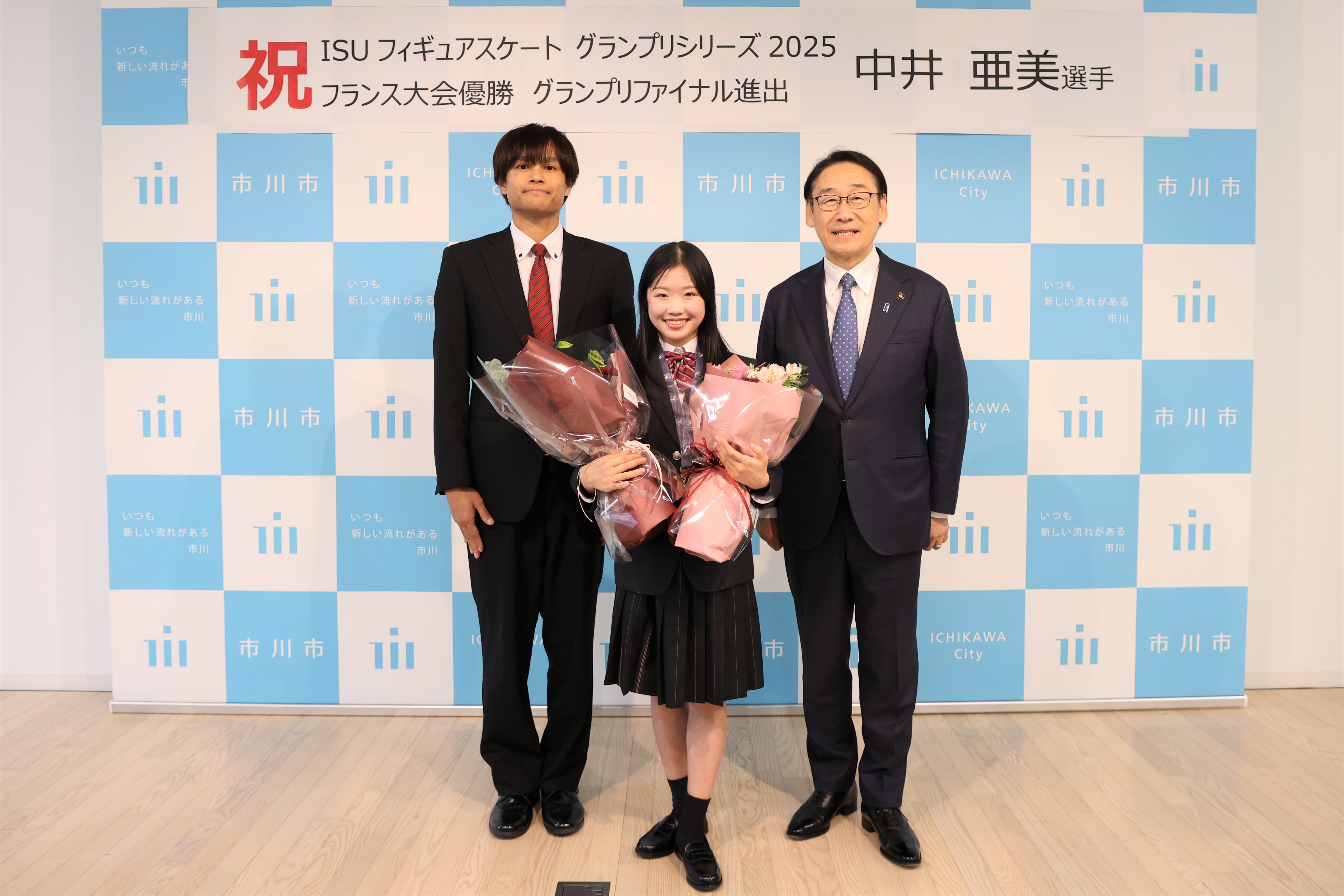 写真:田中市長、中井亜美選手、大島実先生