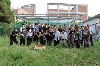 CUC100ワイン・プロジェクトのみなさんの集合写真