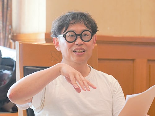 顔画像：岡田利規