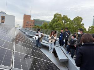 写真：見学の様子