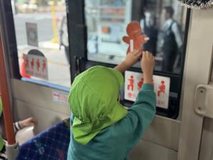 写真：飾りつけの様子（雲母保育園4）