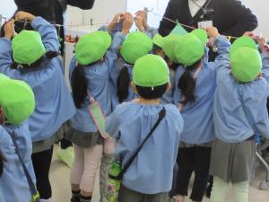 写真：飾りつけの様子（大町不二幼稚園1）