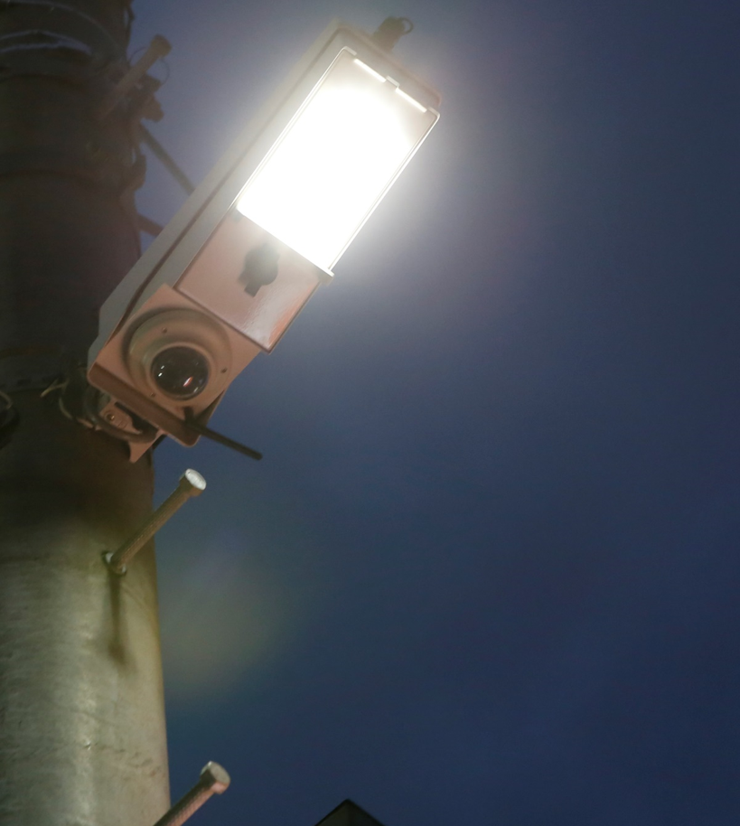 カメラ付き防犯灯の写真