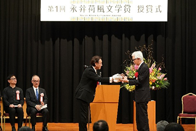 写真:永井荷風文学賞授賞式の様子1