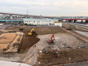 写真：鋤取り・整地作業風景（河川側）