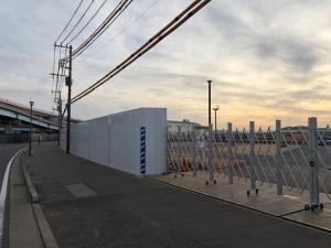 写真：道路側仮囲い設置作業完了