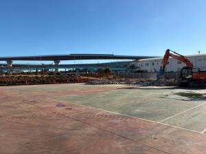 写真：既設構造物解体作業中