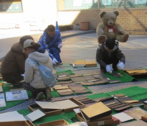 ぬいぐるみと本の虫干し