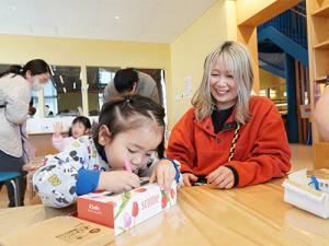 ものづくりをする子ども