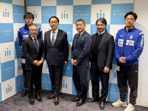 日本フットボールリーグ(JFL)所属 ブリオベッカ浦安・市川 表敬訪問の画像