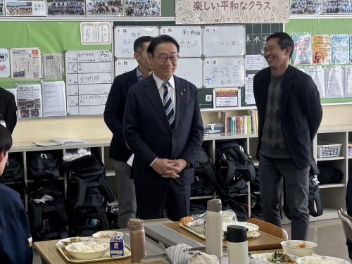 東国分中学校 給食 視察の画像