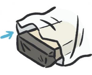 電池を袋に入れる画像