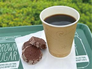 あいねすとカフェのコーヒーとお菓子