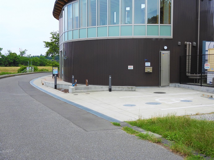 お体が不自由な方のための駐車場の画像