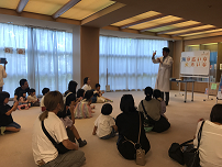 写真:秋空えほんの会の様子 写真:秋空えほんの会2