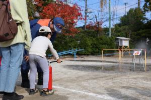 写真：初期消火訓練の様子