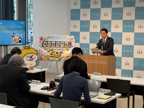 定例記者会見の画像