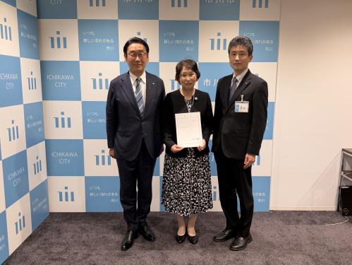 市川市教育委員会委員　辞令交付式の画像