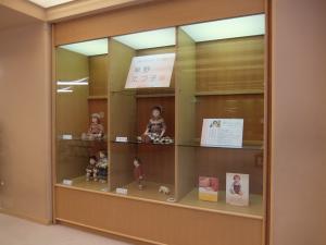 こどもとしょかん　くつろぎひろばの展示風景