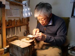 三味線駒製作の様子