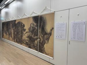 写真:「原爆の図」展示の様子
