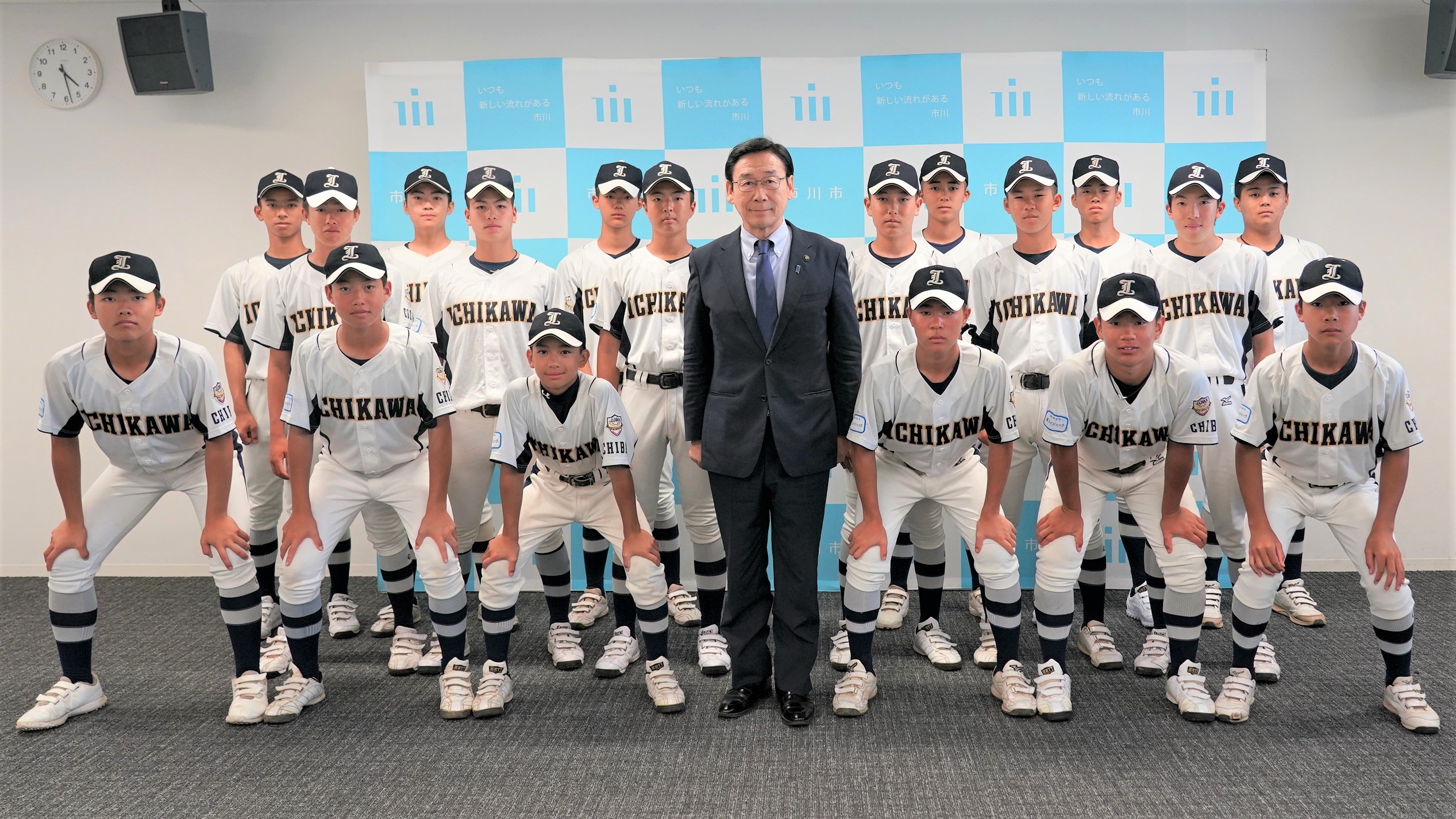 画像:田中市長と市川リトルシニアの皆さん