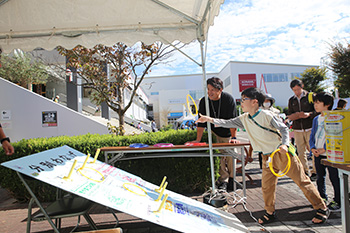 写真：輪投げのようす