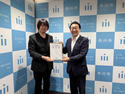 フレンチ・リビエラ映画祭　マイクロショート部門最高賞受賞　市川市出身アーティスト　草森冬弥氏　表敬訪問の画像