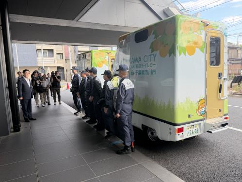 令和8年熊本地震 熊本県宇土市への応援職員及びトイレカー災害派遣 出発前の激励の画像