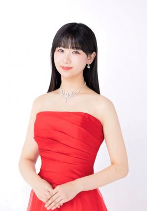 演奏者の橋本朗花氏の写真