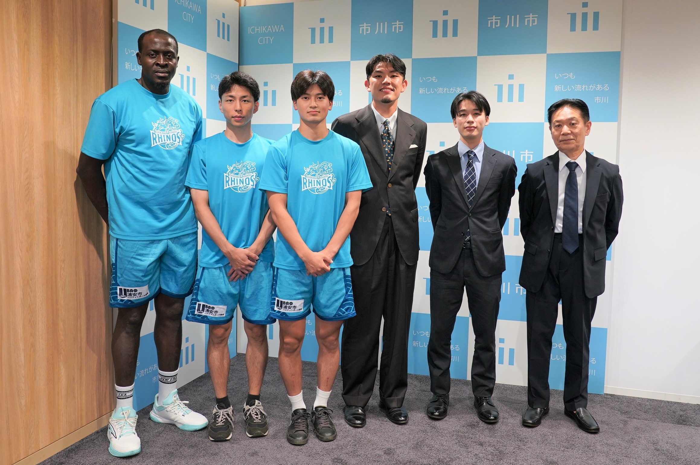 写真：IU RHINOS（アイユーライノス）のみなさん