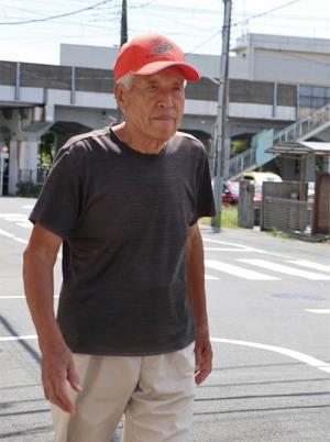 ボランティアパトロールの帽子をかぶった男性の画像